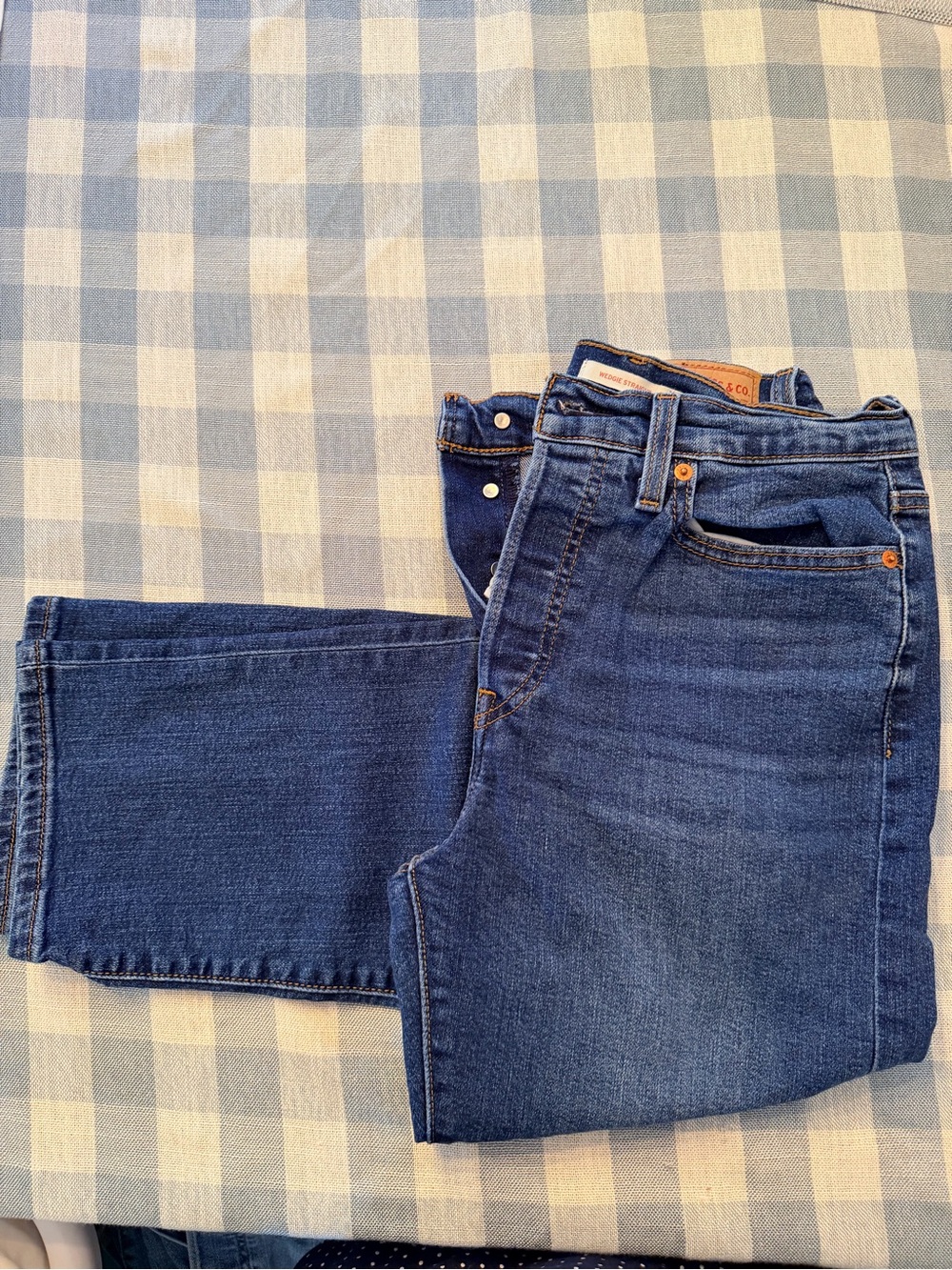 Women’s Levi’s Wedgie Straight size 28